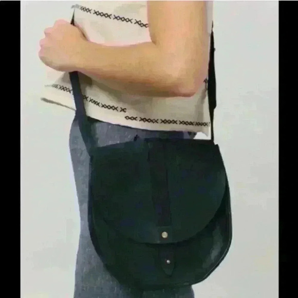 Tribe Alive Distressed Leather Navy Blue Crossbody Rounded Saddle Bag - Picture 1 of 12